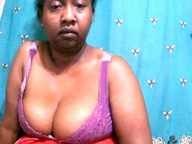 Sylivinaahh's BongaCams show and profile