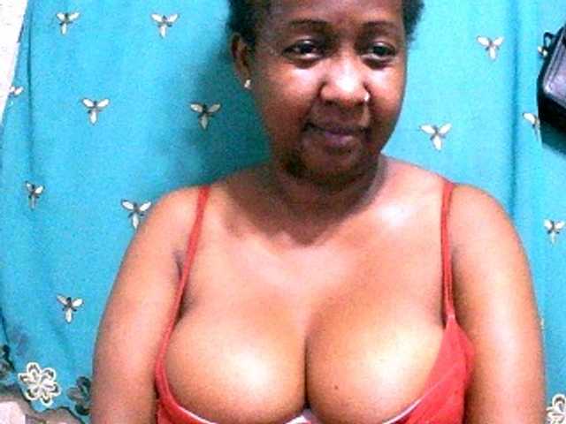 Sylivinaahh's BongaCams show and profile