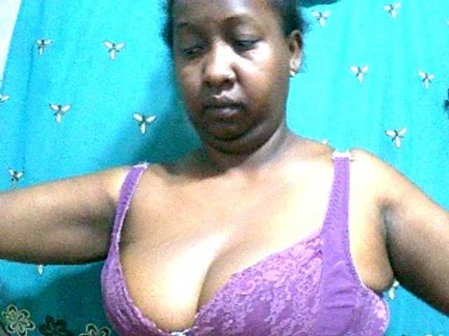 Sylivinaahh's BongaCams show and profile