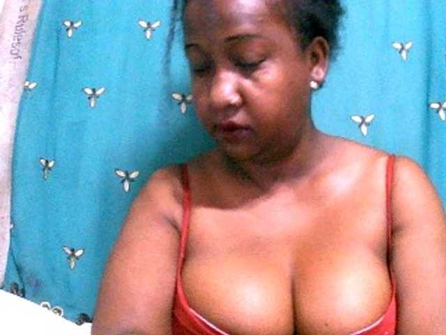 Sylivinaahh's BongaCams show and profile