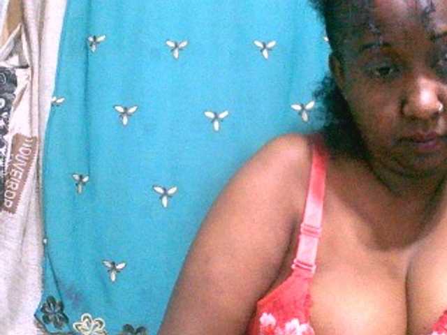 Sylivinaahh, 25 y/o - Live Cam on BongaCams