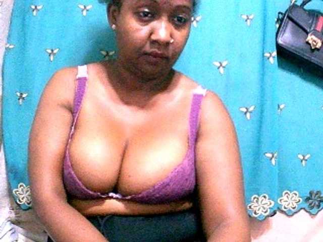 Sylivinaahh's BongaCams show and profile