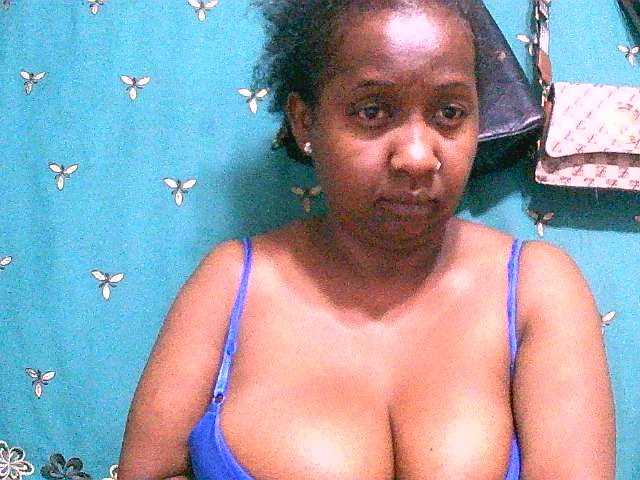 Sylivinaahh live cam on BongaCams