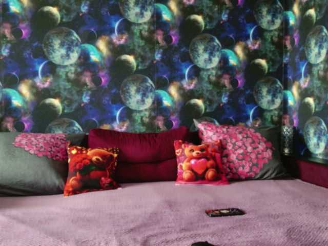 Satisfy-Me's BongaCams show and profile