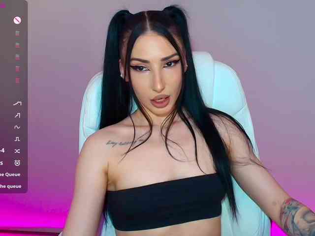 Modèle: VickyLouna
