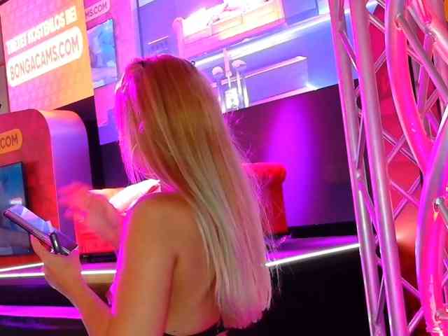 VickyLouna