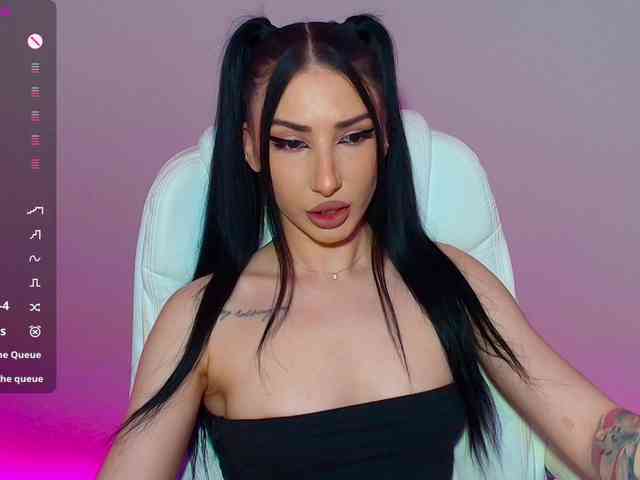 Model: VickyLouna