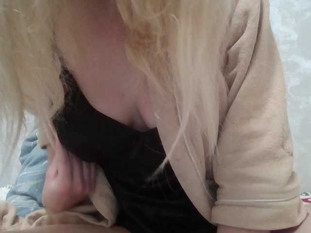 le modèle Anna6991 est en webcam porno dans un show sur le site bongacams, il possède les tags suivants: White/Caucasian,Blonde,Shaved