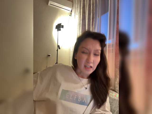 CrazyAleona live cam on BongaCams