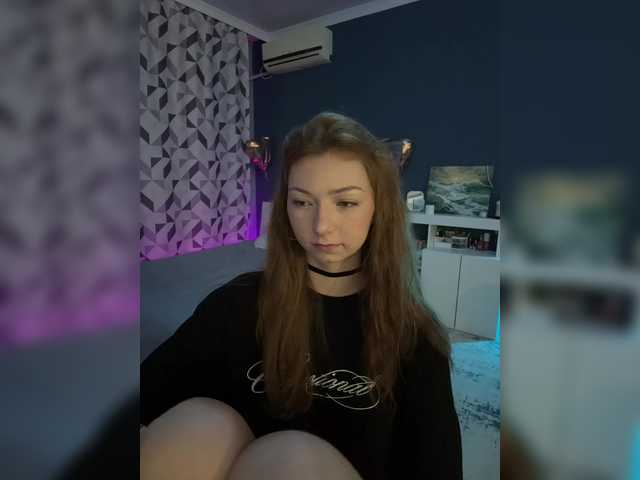 одна дома CrazyAleona