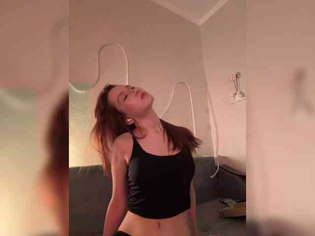ShyAlya webcam