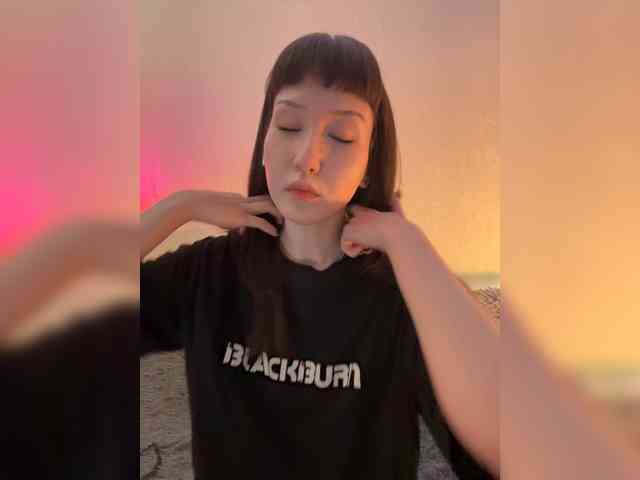 ShyAlya webcam