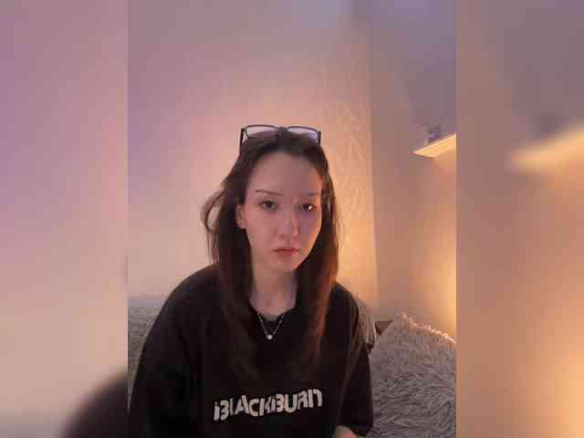 ShyAlya webcam