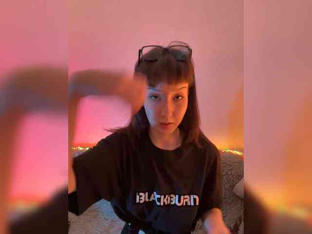ShyAlya webcam