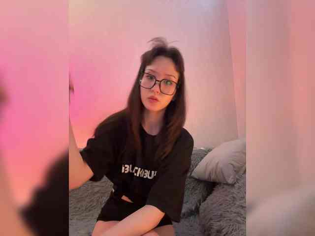 ShyAlya webcam