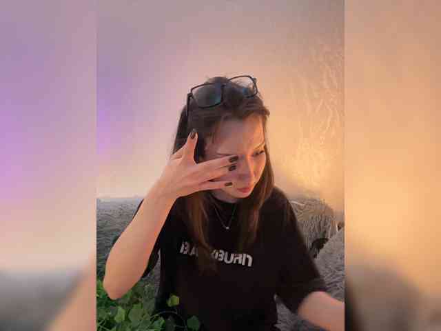 ShyAlya webcam