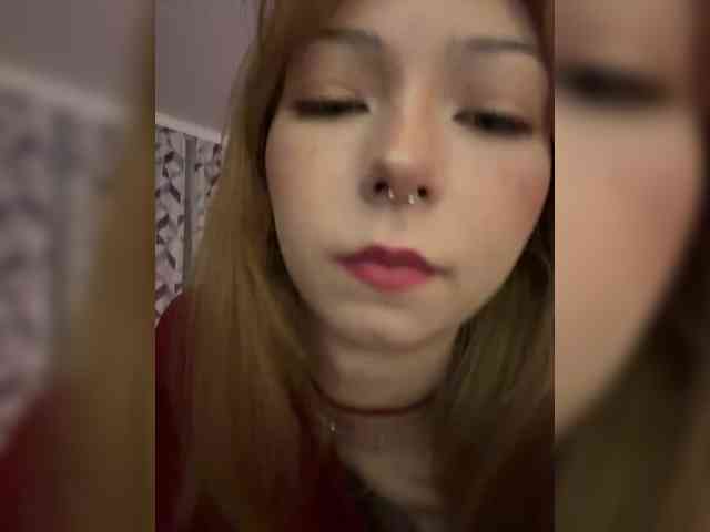 ShyAlya webcam