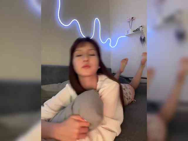 ShyAlya webcam