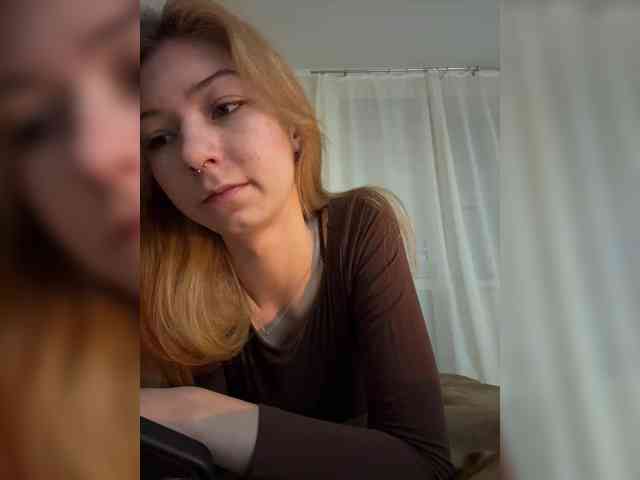 ShyAlya webcam