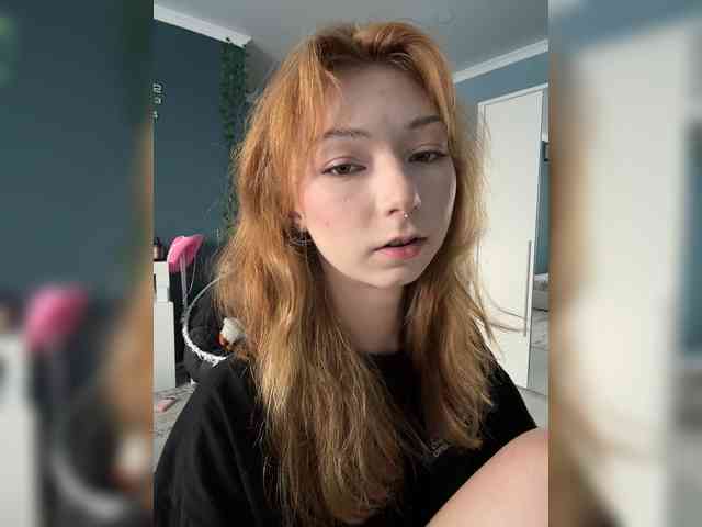 ShyAlya webcam