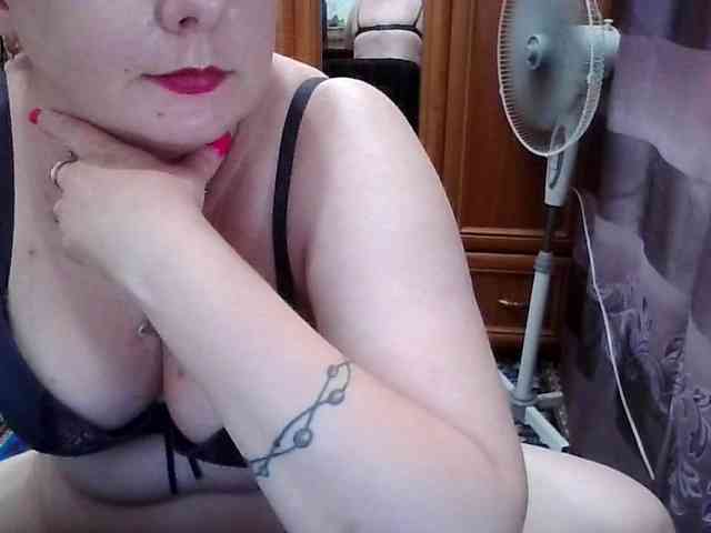 Sophienightah's cam show statistics and live stream