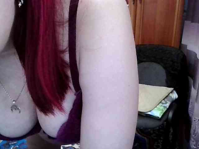 SophieNightAh webcam