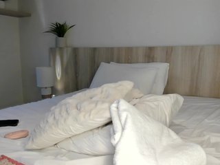 Cinnamon-Lips Porn Show