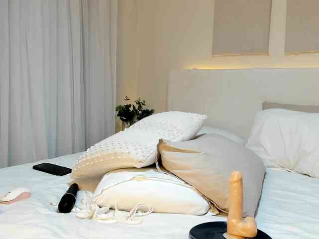 Cinnamon-Lips webcam