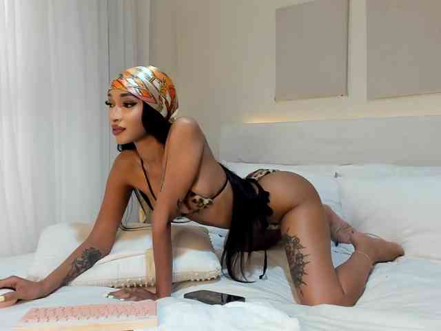 Cinnamon-Lips webcam