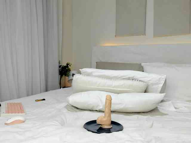 Cinnamon-Lips webcam