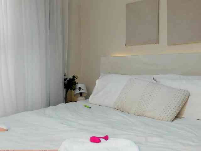 Cinnamon-Lips webcam