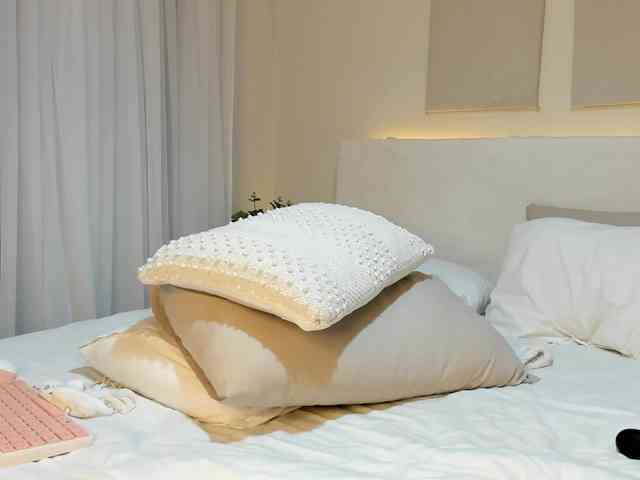 Cinnamon-Lips webcam