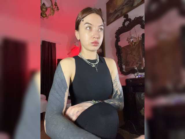 le modèle Lina69Femdom est en webcam porno dans un show sur le site bongacams, il possède les tags suivants: White/Caucasian,Redhead,Trimmed