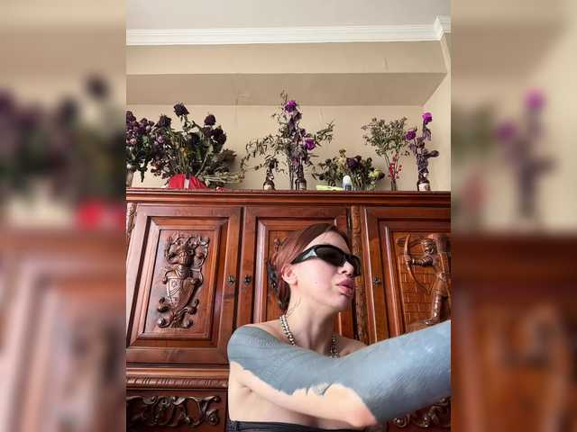 Lina69Femdomm preview