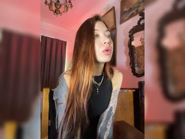 le modèle Lina69Femdom est en webcam porno dans un show sur le site bongacams, il possède les tags suivants: White/Caucasian,Redhead,Trimmed