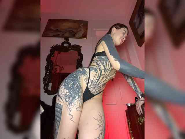 Lina69Femdom webcam