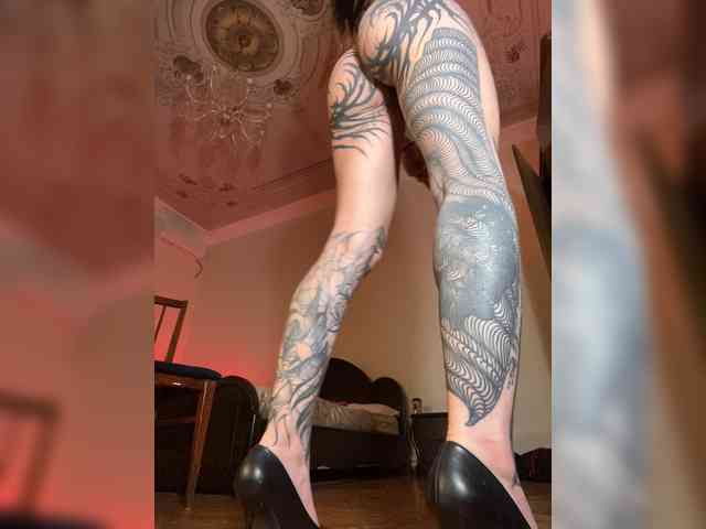 LINA69FEMDOM webcam