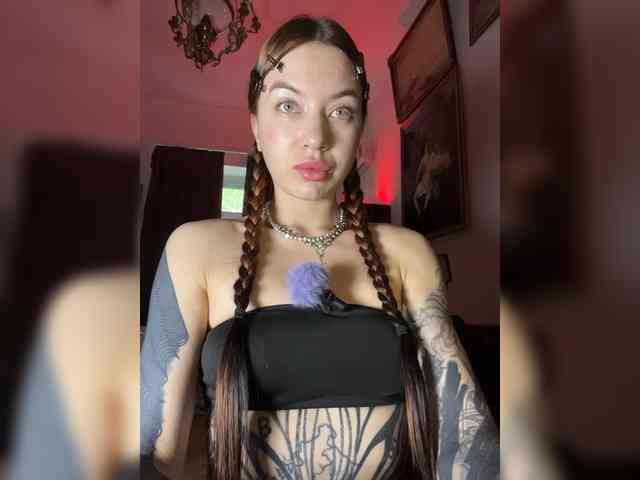 Lina69Femdom webcam