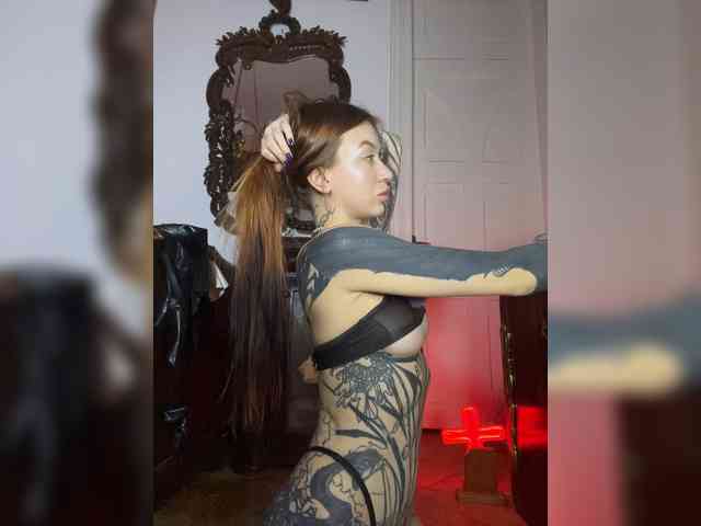 Lina69Femdom webcam