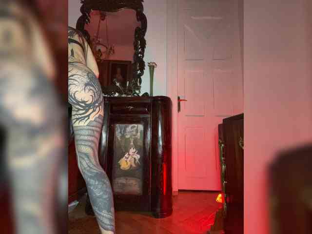 Lina69Femdom webcam
