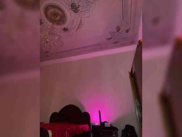 LINA69FEMDOM webcam