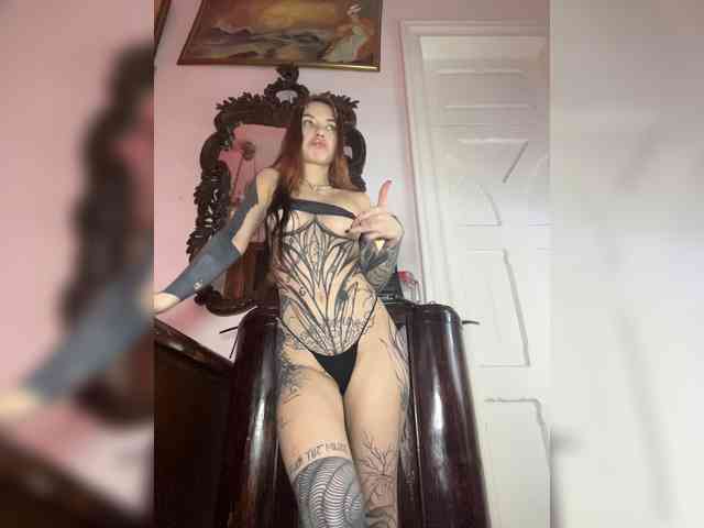 Lina69Femdom webcam