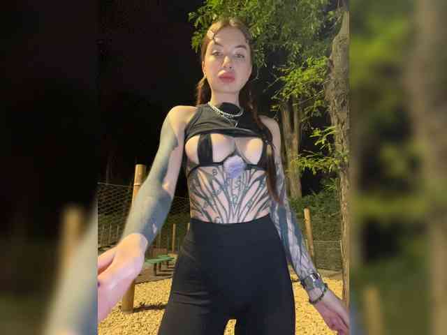 LINA69FEMDOM webcam
