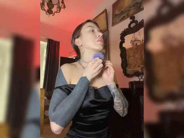 Lina69Femdom webcam