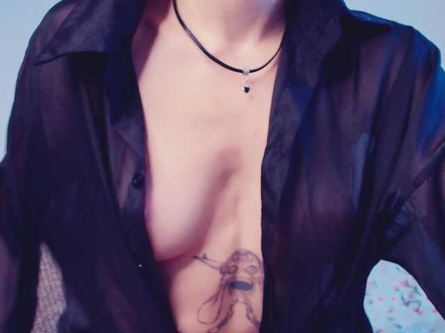 MeowRoslavaa live cam on BongaCams