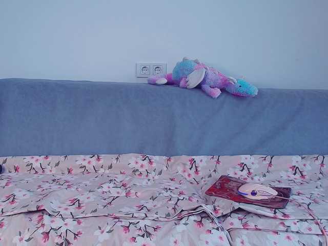 MeowRoslavaa live cam on BongaCams