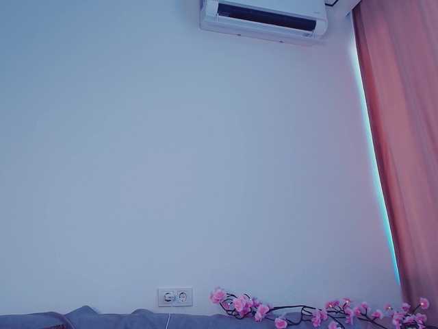 MeowRoslavaa live cam on BongaCams