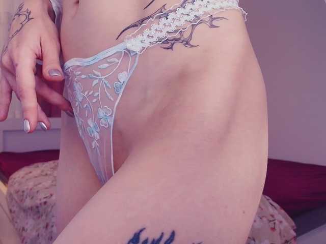 MeowRoslavaa live cam on BongaCams