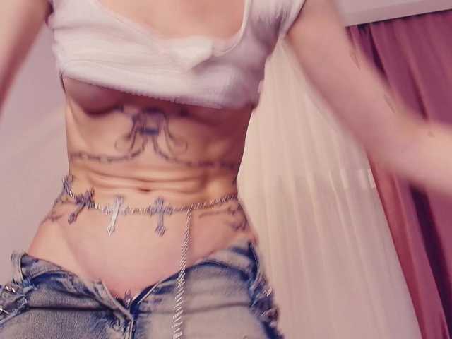MeowRoslavaa live cam on BongaCams