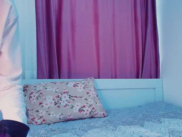 MeowRoslavaa live cam on BongaCams